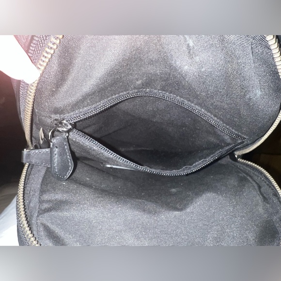 Coach Gotham Pack, color black. Over the shoulder. Authentic - Picture 13 of 16